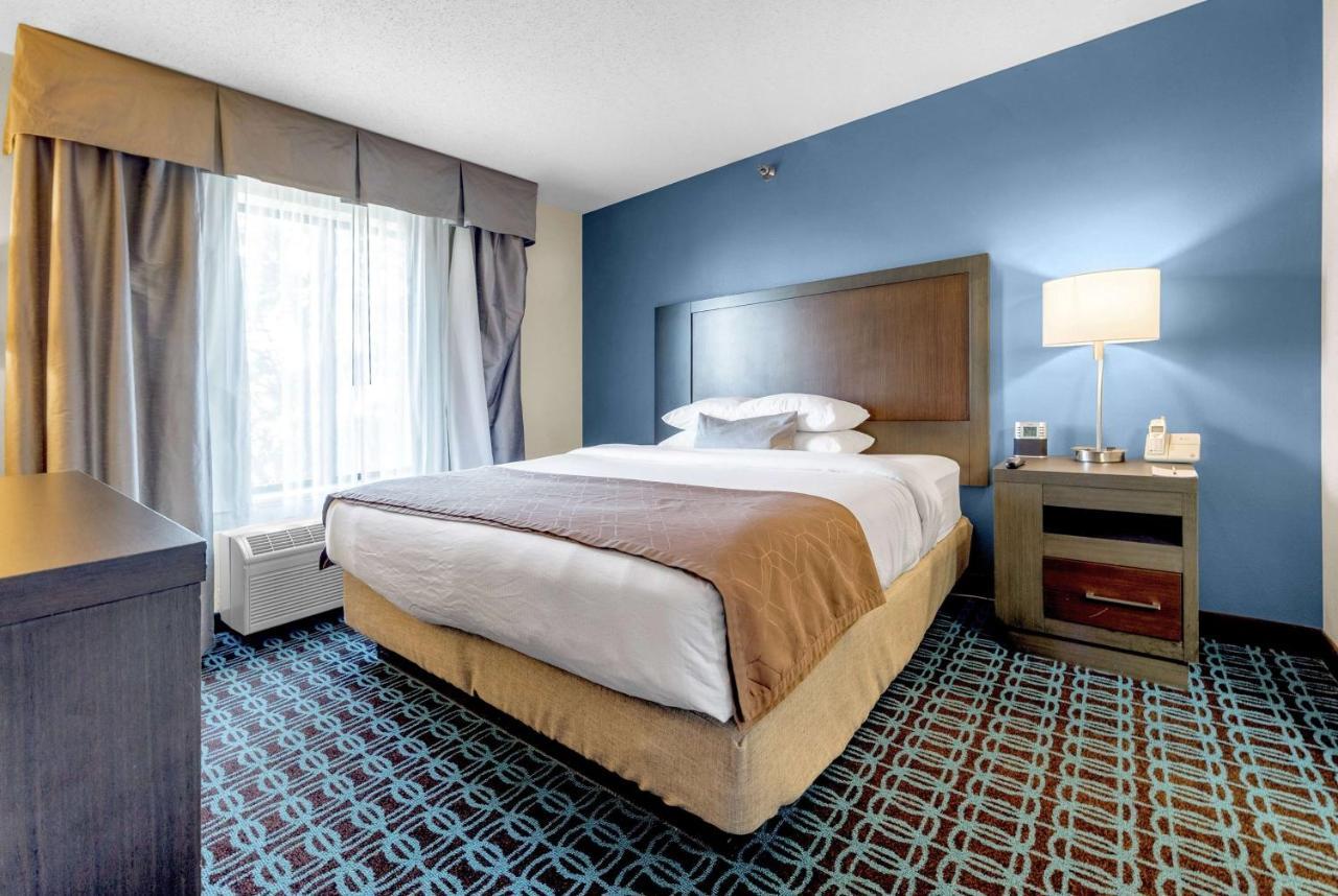 วินเกท บาย วินด์แฮม ชอมเบิร์ก / คอนเวนชั่น เซ็นเตอร์ Hotel ภายนอก รูปภาพ